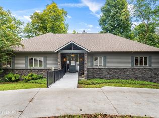 489 Fox Lake Ln, La Follette, TN 37766