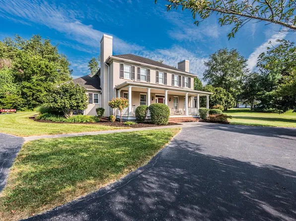 348 Windmere Dr, Bowling Green, KY 42103