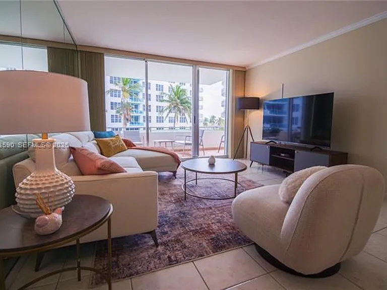 5151 Collins Ave #428 — Photo 4