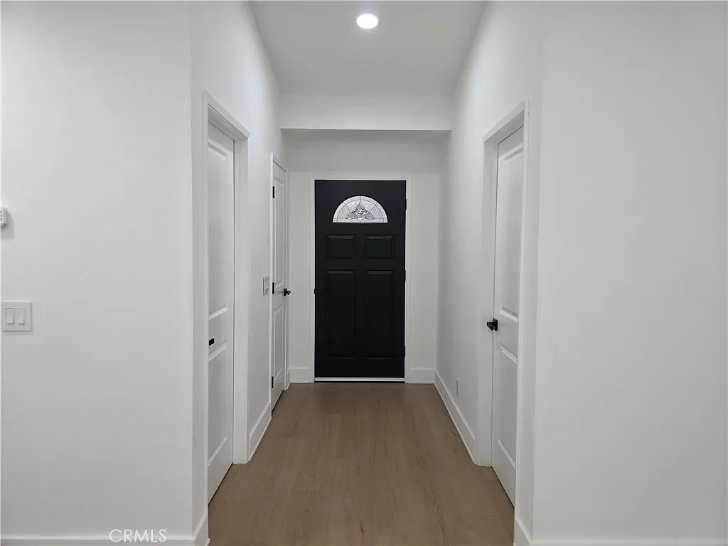 3 bed, 2356 sqft, $5,500 — Photo 3