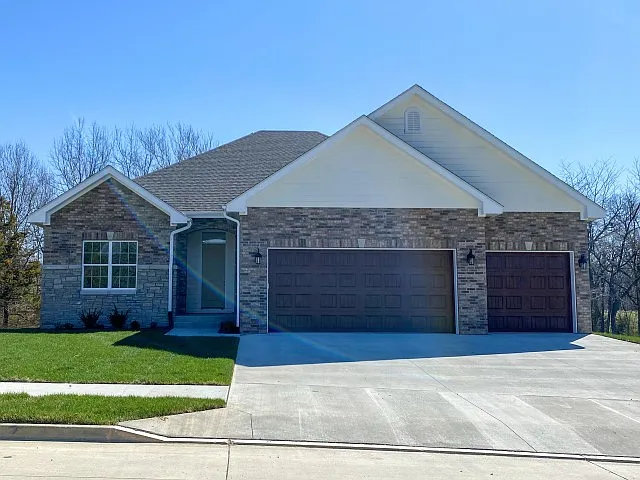 Villa Home - Three Bedroom Two Bath with Three Car Garage Villa Home - Three Bedroom Two Bath with Three Car Garage