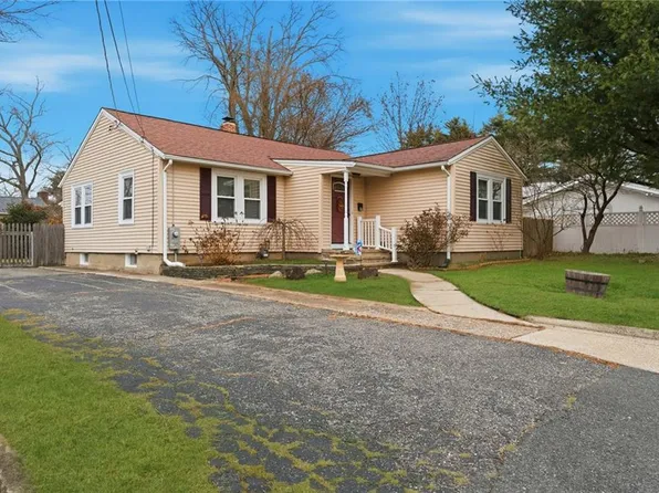 20 Bridgham St, Rumford, RI 02916