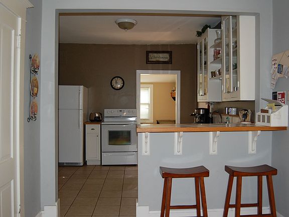 3rd image of 1388 Payne Ave