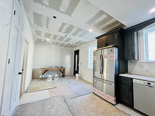 4th image of 61-39 231st St