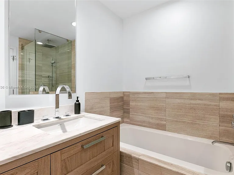 360 Ocean Dr #305S — Photo 36