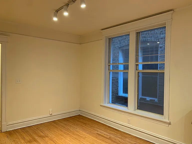 1039 W Barry Ave #2 — Photo 13