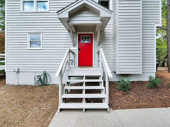 2nd image of 810 Flintwood Ct