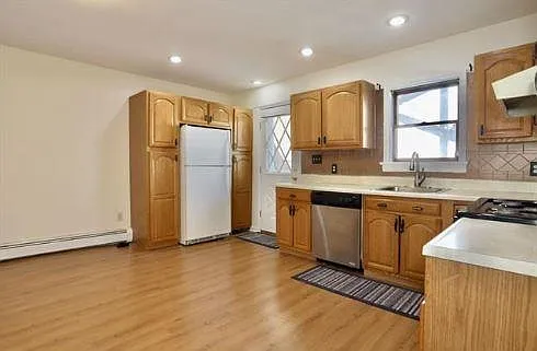 136 Essex St #3 — Photo 5