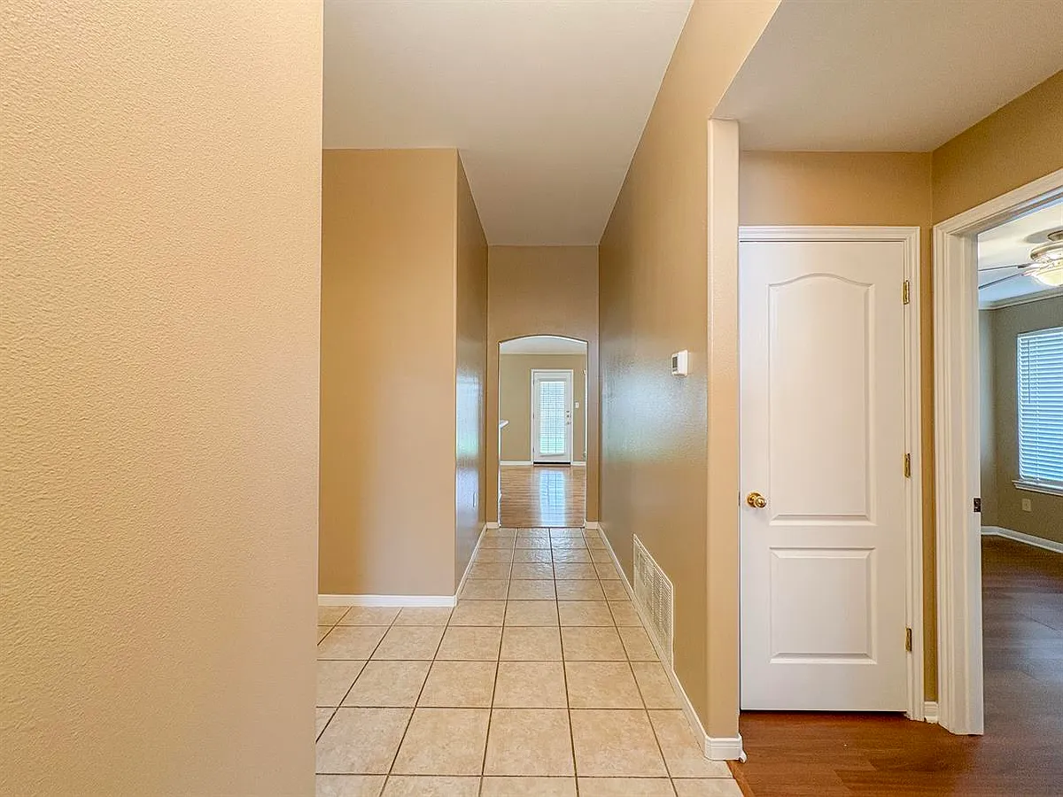 Building Photo - 515 Armstrong Dr