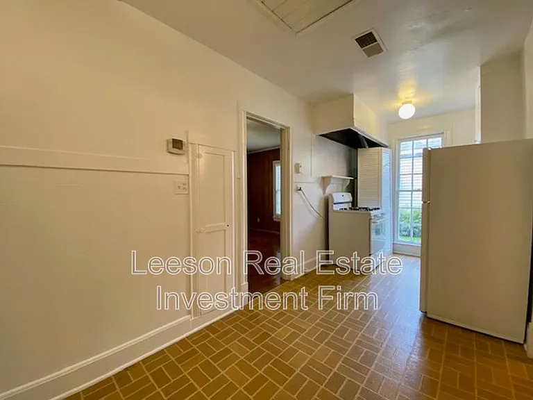 3429 Beverly Pl — Photo 4