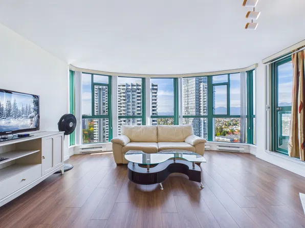 5833 Wilson Ave #1705, Burnaby, BC V5H 4R8