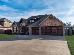 1610 Whippoorwill Ln, Bentonville, AR 72712