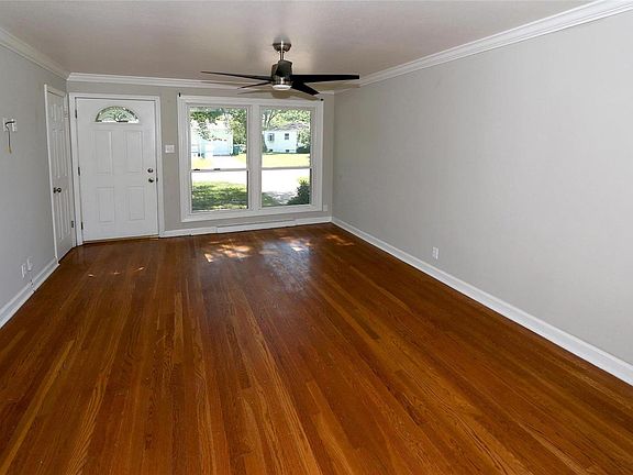 3rd image of 729 Kelvin Dr