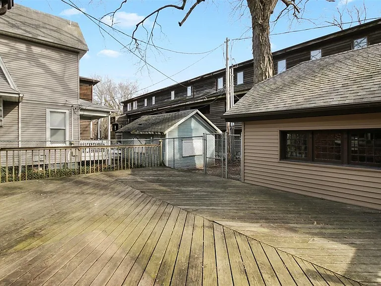 713 W Green St — Photo 27