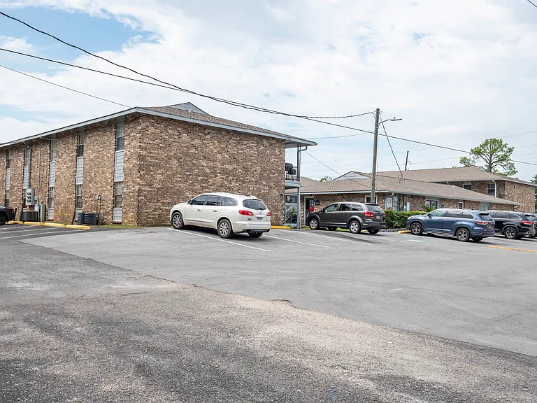 628 Magnolia St — Photo 50