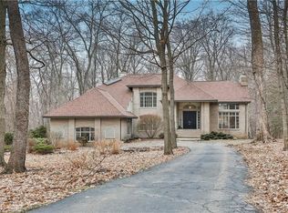 7500 Muirwood Ct, Chagrin Falls, OH 44023