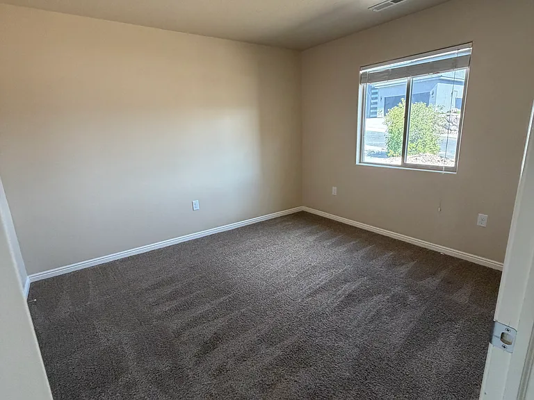 328 E 920 N — Photo 15