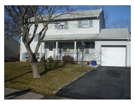 18 Whitehall Ave photo 1