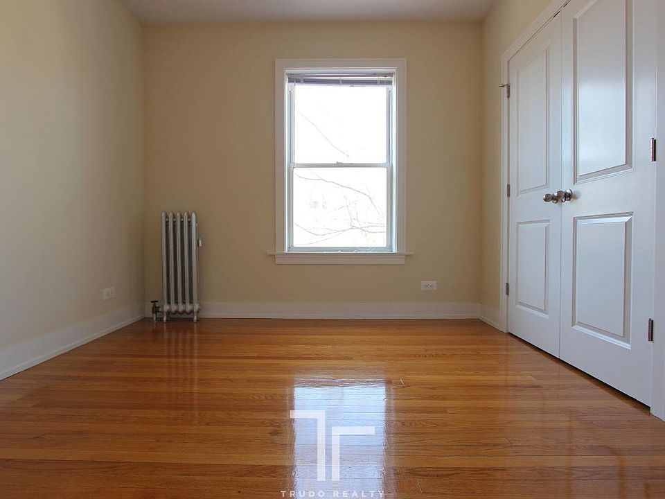 1st image of 1932 W Winona St