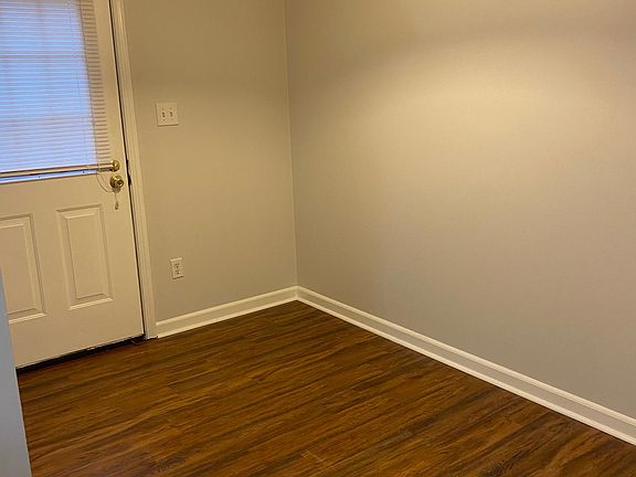 5th image of 569 Campbells Creek Dr APT 2