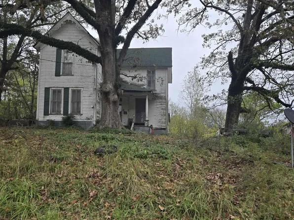 896 E Hazel St, De Valls Bluff, AR 72041