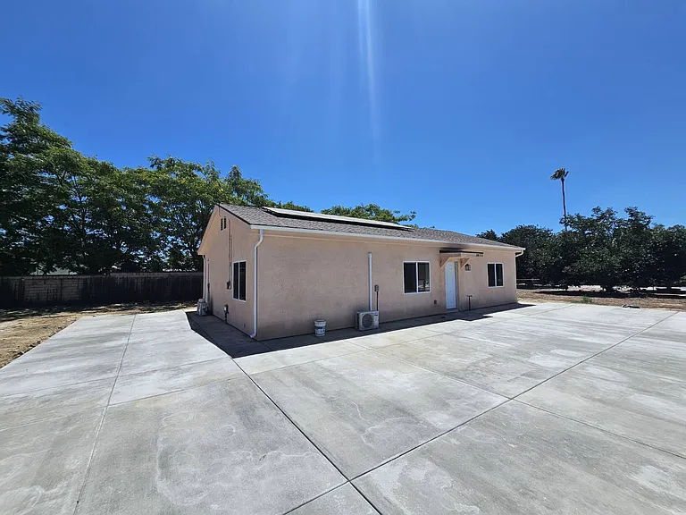 11821 Pipeline Ave #1 — Photo 3