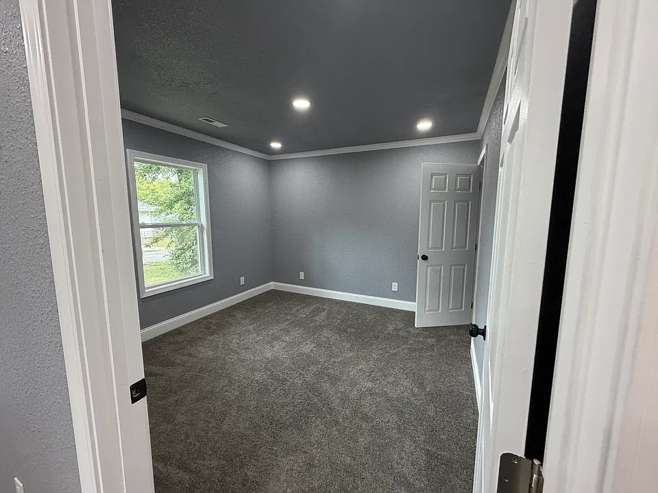 1409 Dakota St