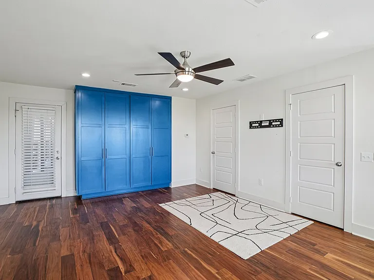 422 N Marlborough Ave — Photo 53
