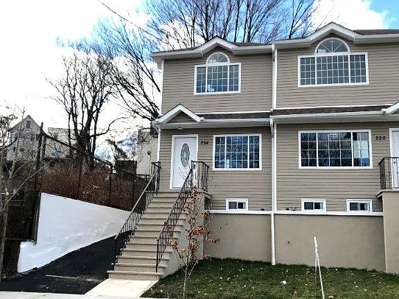 3rd image of 254 York Ave