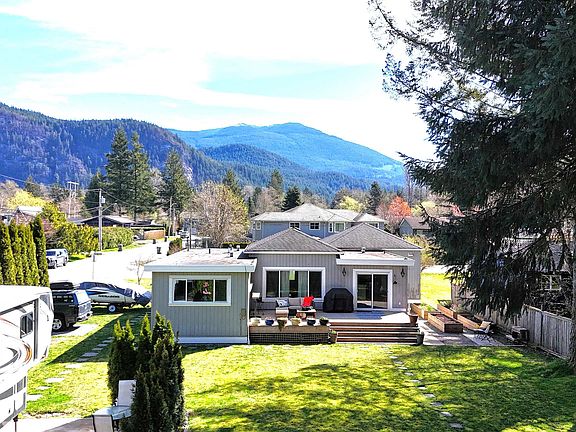 3rd image of 1110 Laramee Rd