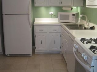 4711 Saint Joseph Creek Rd APT 2B, Lisle, IL 60532