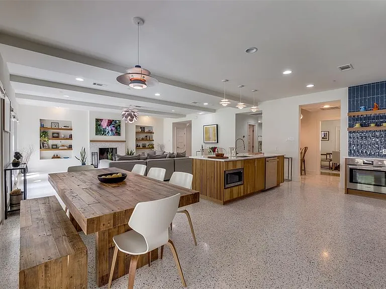 2829 Dyer St — Photo 7