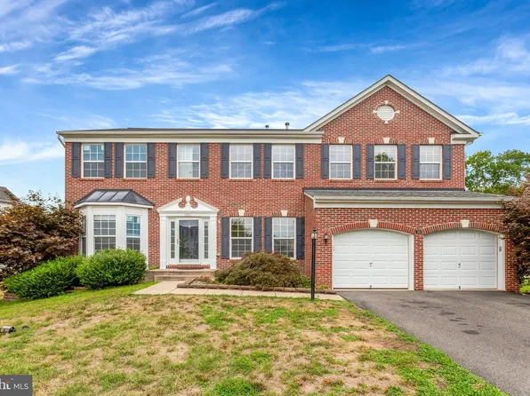 2861 Powell Dr, Woodbridge, VA 22191