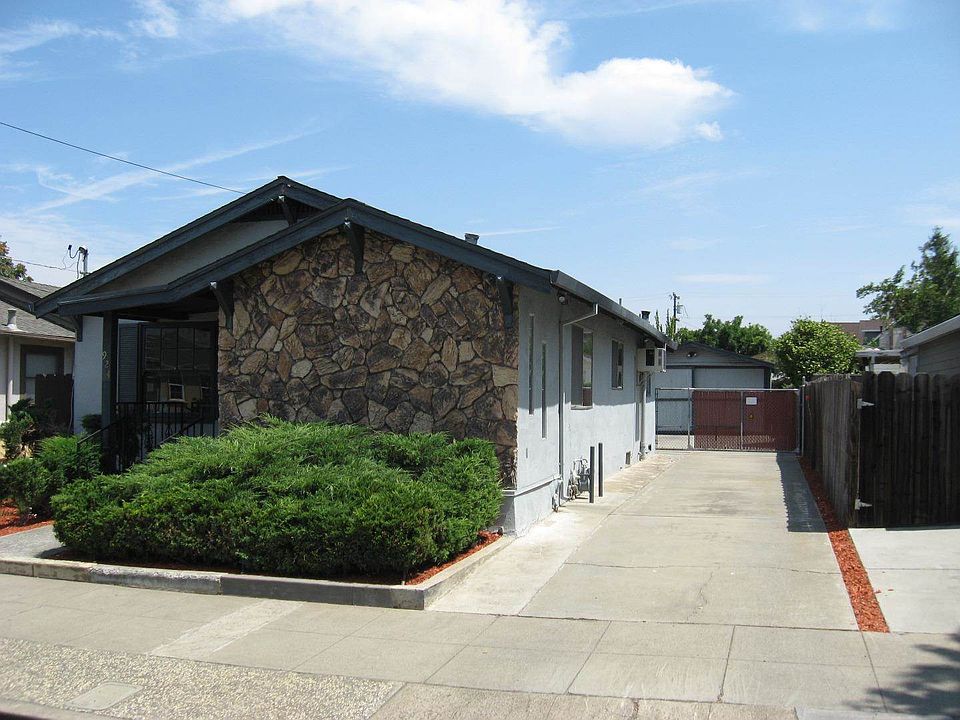 1st image of 924 Harliss Ave