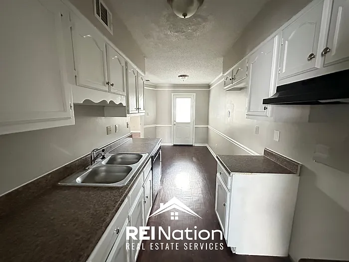 3 bed, 2.0 bath, 1410 sqft, $1,395 — Photo 4