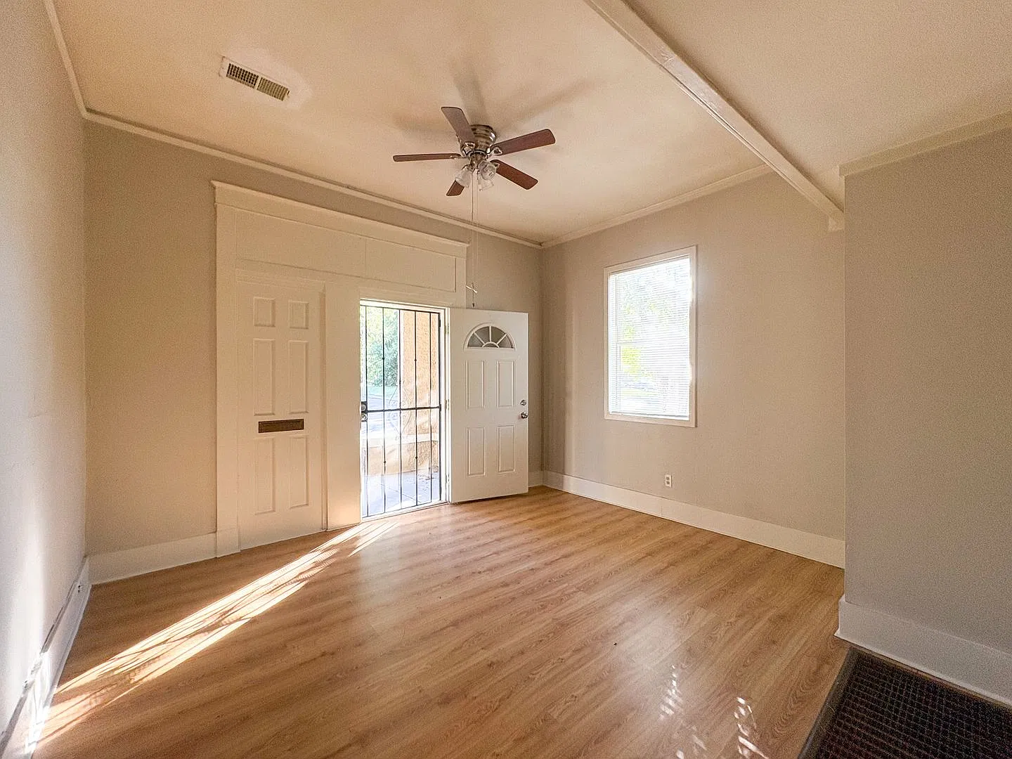 1 bedroom, 1 bath on 1 side of a duplex in Midtown near Crosstown Concourse — Photo 4