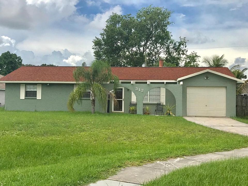 1st image of 312 NW Floresta Dr