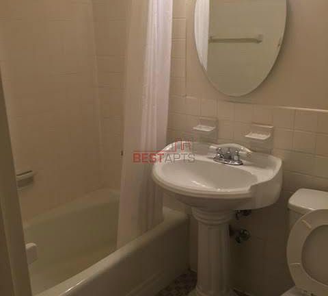 5th image of 1344 1st Ave #17F