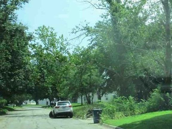 Exterior Neighborhood (street photo)