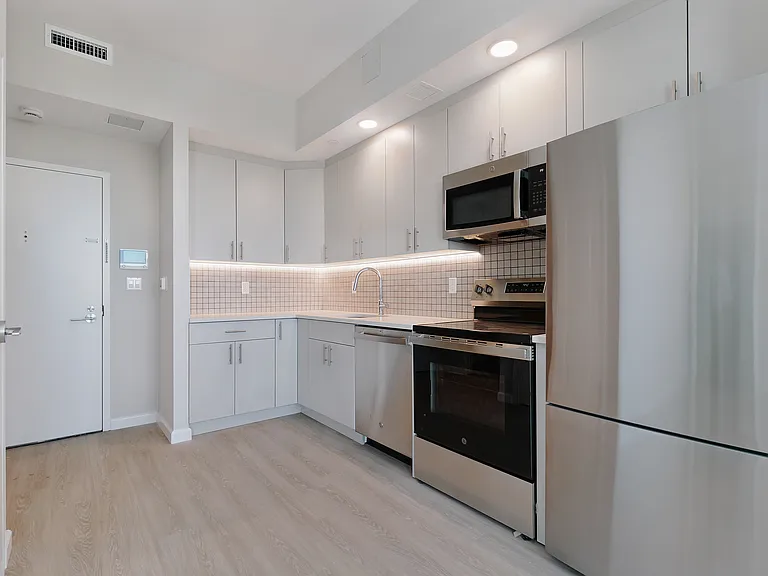 18303 Hillside Ave #7B — Photo 6
