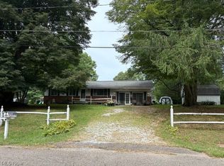 1207 Chaparrel Rd SW, Hartville, OH 44632