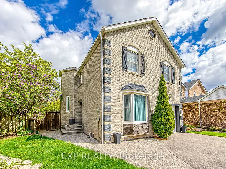 1225 Hedgestone Cres — Photo 3