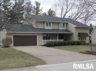 4865 Heatherstone Rd, Bettendorf, IA 52722