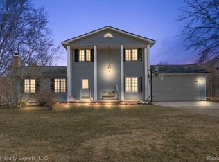 2595 Palms Rd, Columbus, MI 48063