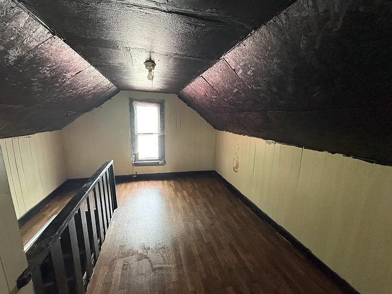 221 E Cherry St — Photo 22