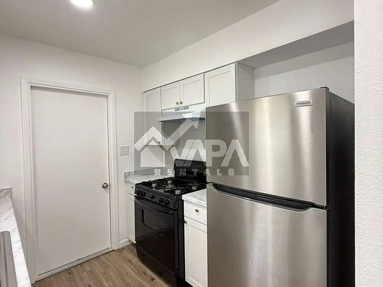 5419 Lake Grove Dr — Photo 7