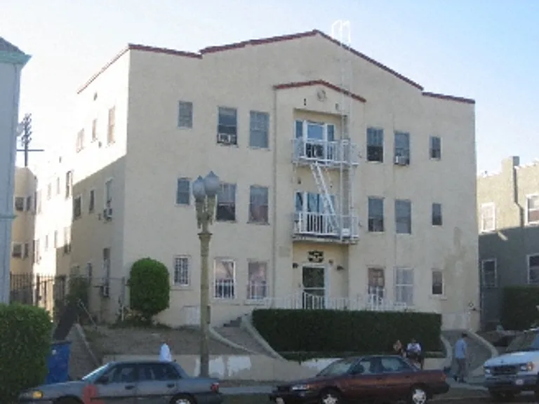 Carol Arms Apartments — Photo 5