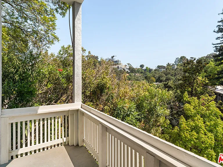 8781 Lookout Mountain Ave — Photo 12