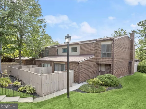 16 Fencepost Ct #T8-1-d, Pikesville, MD 21208