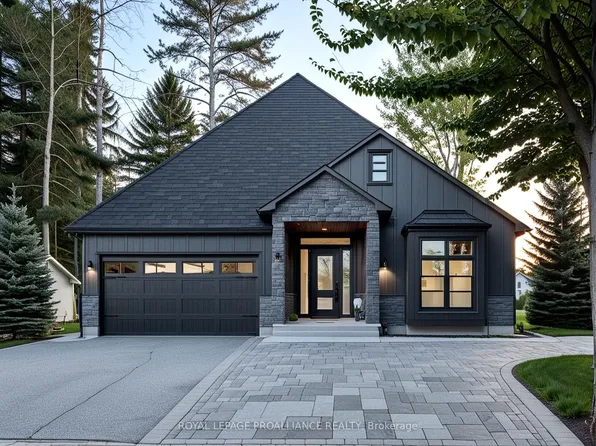 32 Deerview Dr, Quinte West, ON K8V 0L8